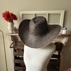 Beachy Hat in Brown/Tan